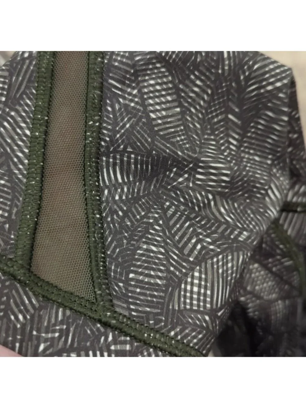 Lululemon Cool To Street Crop Jazzy White Gator Green like new